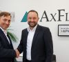 Igor Magel (Channel Sales Manager SPX FLOW Technology Germany) und Georg Niebch (Geschäftsführer AxFlow)