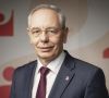 „Der Abschluss zeigt, dass sich mit einer starken und kompetenten IG BCE in wirtschaftlich herausfordernden Zeiten tarifpolitische Innovationen für die Beschäftigten durchsetzen lassen“, sagte der Vorsitzende der IG BCE, Michael Vassiliadis.