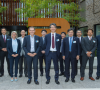 Yves Kerstens, CEO von Bekaert und Taro Shimada, Präsident und CEO von Toshiba am Hauptsitz von Bekaert in Belgien; PEM-Elektrolyseur, MEA, Absichtserklärung, Membran-Elektroden-Einheit, Wasserstoff