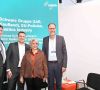 Auf der Kunststoffmesse K forderte der Vorstandsvorsitzende des Kunststoffmaschinenverbands im VDMA, Ulrich Reifenhäuser, die Politik zu strengeren Vorgaben und Regulierungen auf. In der Mitte: Dr. Joanna Drake vom EU-Umweltkommissariat.