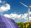 Photovoltaikanlage auf Sonnenblumenfeld mit Windrädern und blauem Himmel als Hintergrund