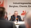 Der Gewerkschaftsvorsitzende Michael Vassiliadis auf der Jahrespressekonferenz in Hannover.