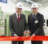 Stephan Weil, Ministerpräsident von Niedersachsen (links), und Dirk Bremm, Leiter des Unternehmensbereichs Coatings der BASF, haben das neue Gebäude in Langelsheim eingeweiht.